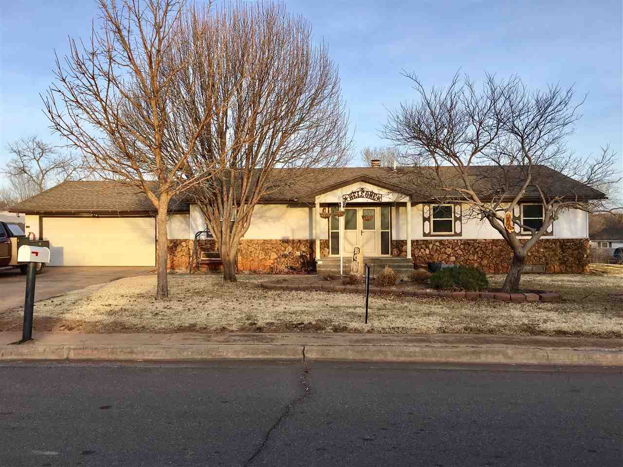 603 COMANCHE DR, WOODWARD, OK 73852 Smith & Co. Real Estate