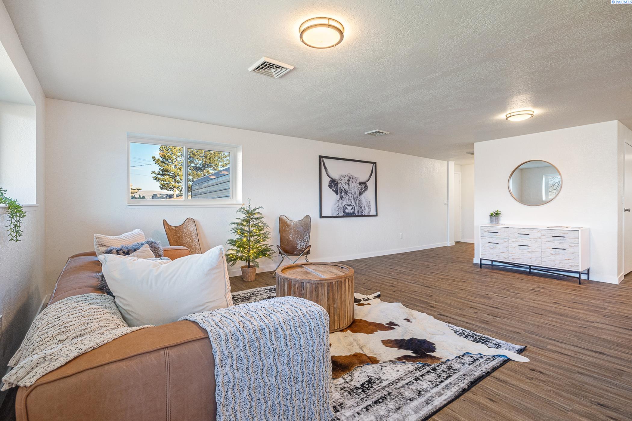 Homes for sale in Kennewick, WA | 104105 E Badger Road, Kennewick, WA 99338 | MLS# 280856