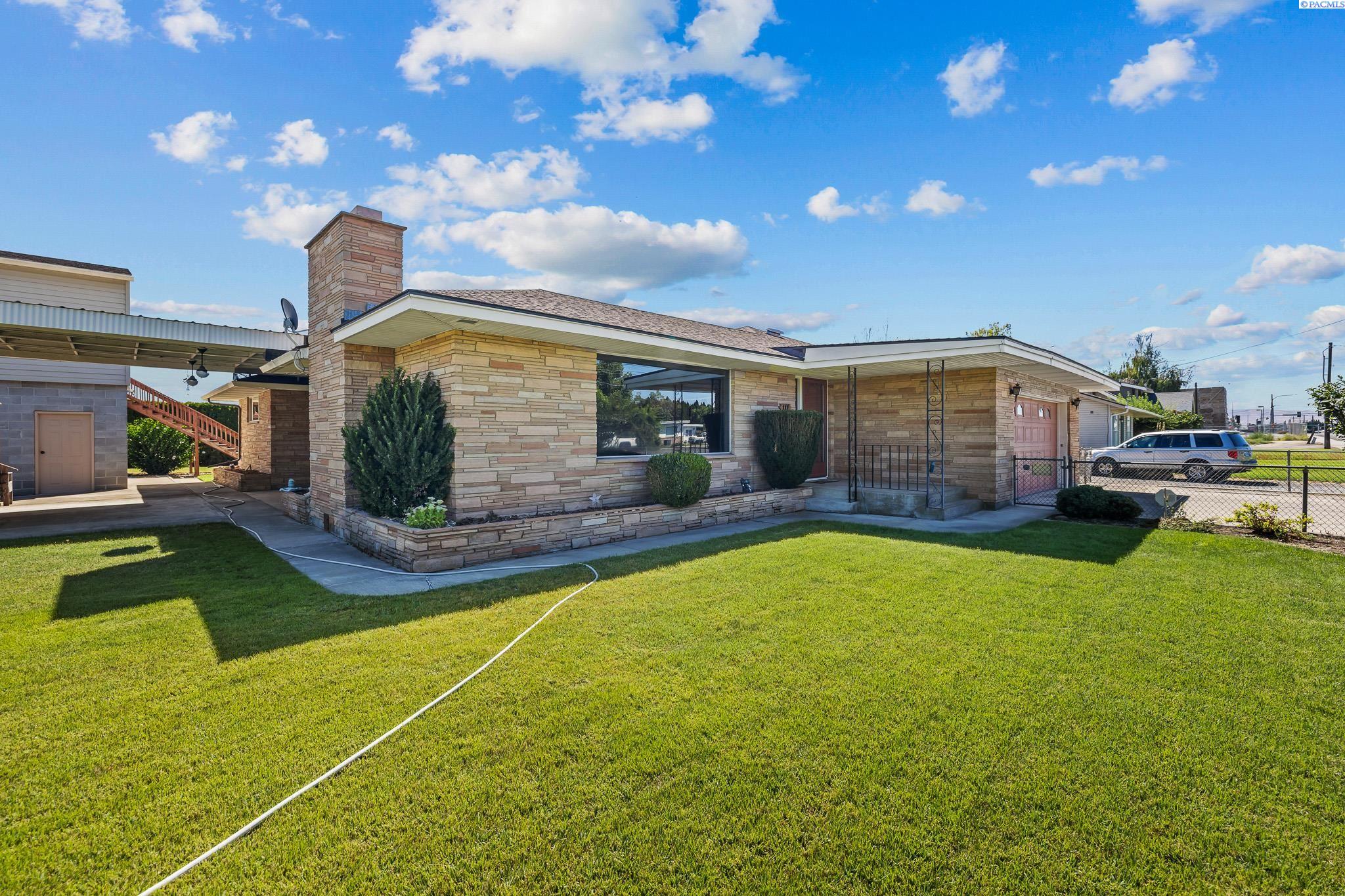 Homes for sale in Grandview, WA | 303 N Ave B, Grandview, WA 98930 | MLS# 281921