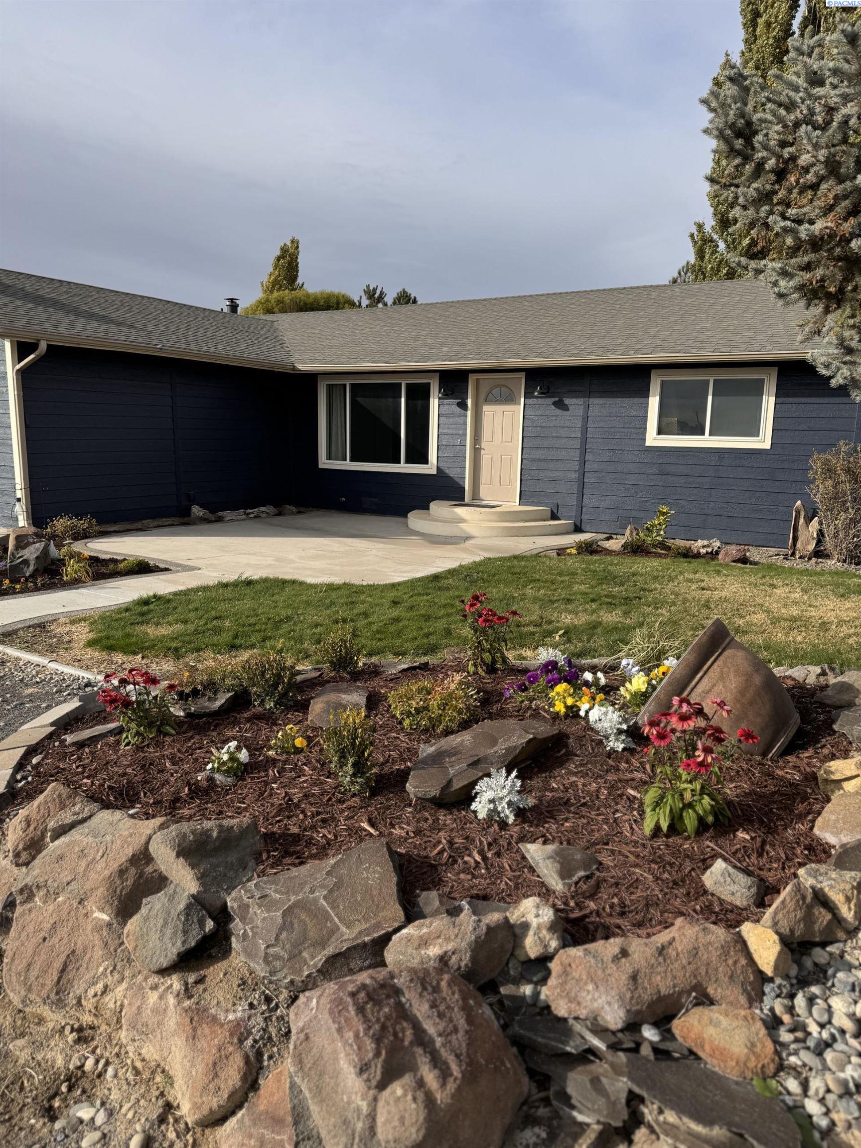 Homes for sale in Eltopia, WA | 700 Blanton Road, Eltopia, WA 99330 | MLS# 282909