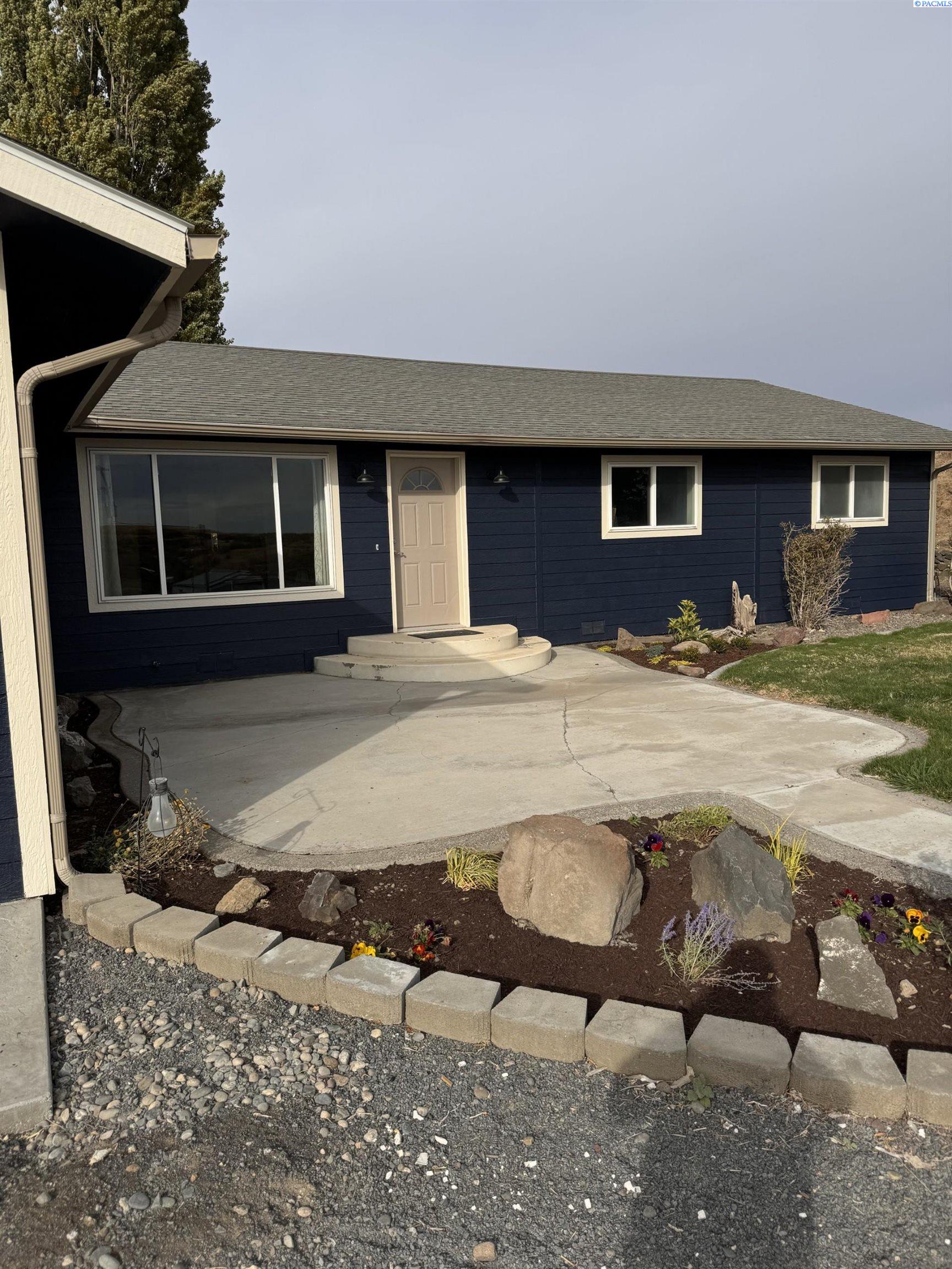 Homes for sale in Eltopia, WA | 700 Blanton Road, Eltopia, WA 99330 | MLS# 282909