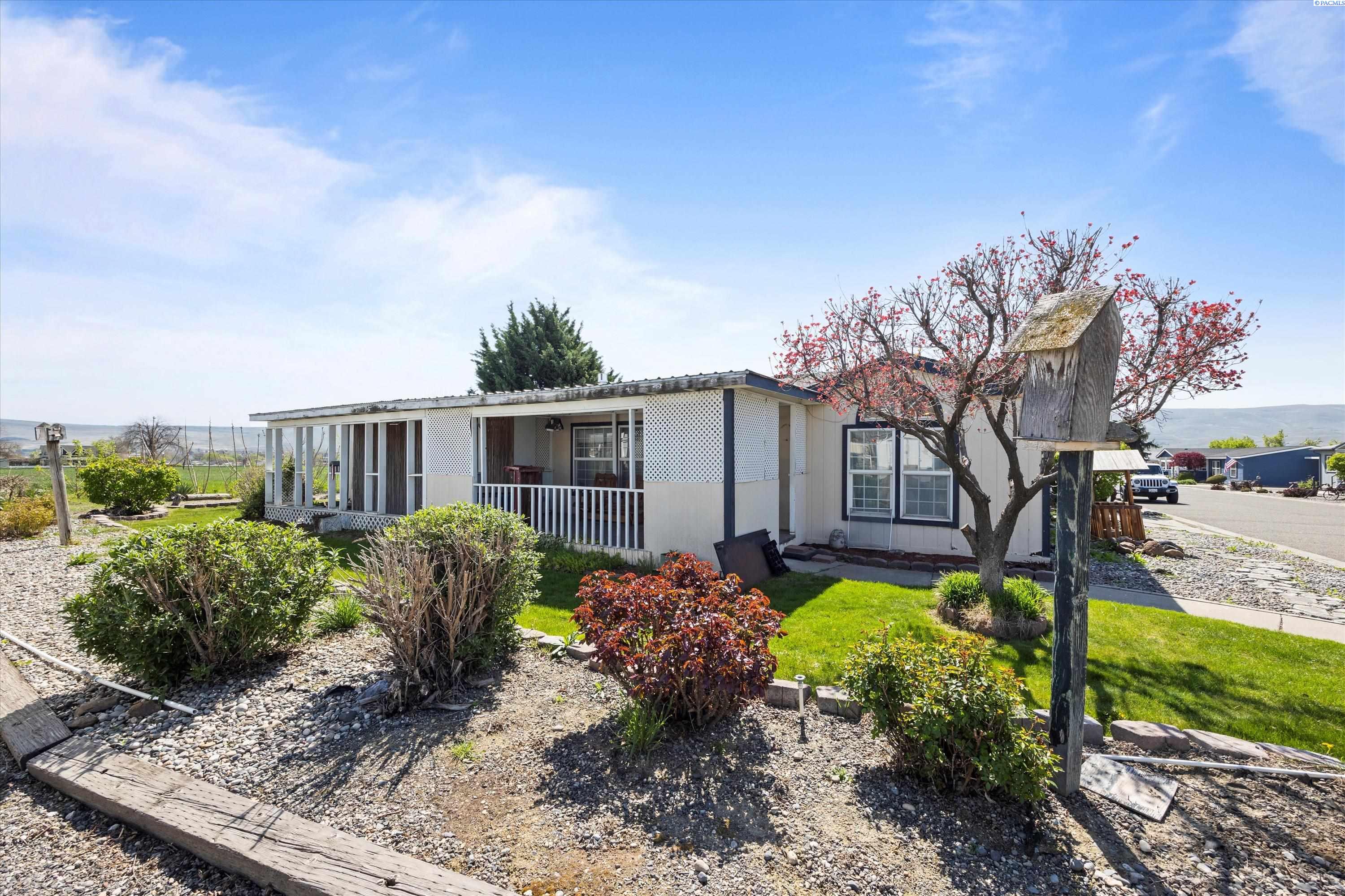 Homes for sale in Prosser, WA | 355 Old Inland Empire #11, Prosser, WA 99350 | MLS# 283360