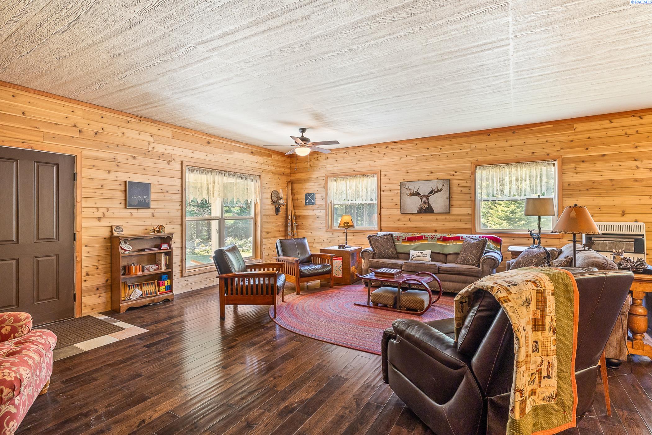 Homes for sale in Waitsburg, WA | 9400 Lewis Peak Road, Waitsburg, WA 99329 | MLS# 284069