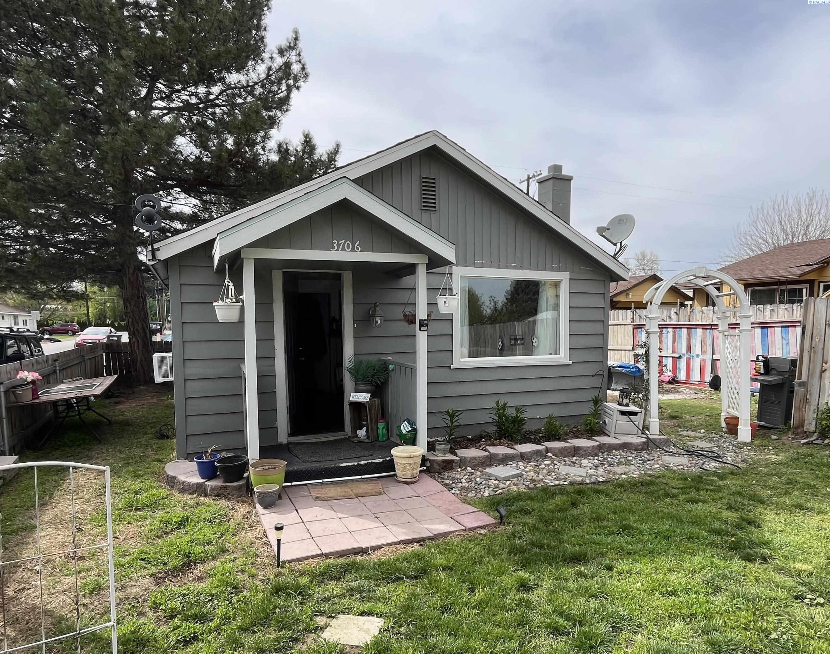 Homes for sale in West Richland, WA | 3706 Grant Lp, West Richland, WA 99353 | MLS# 284276