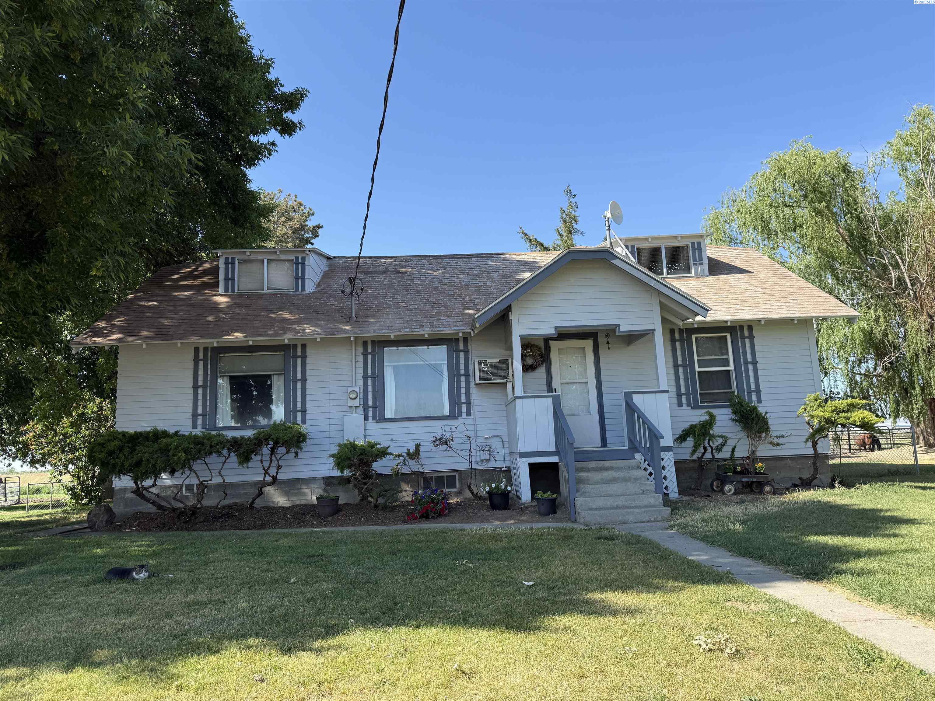 Homes for sale in Prosser, WA | 15440 W Johnson Rd, Prosser, WA 99350 | MLS# 284825