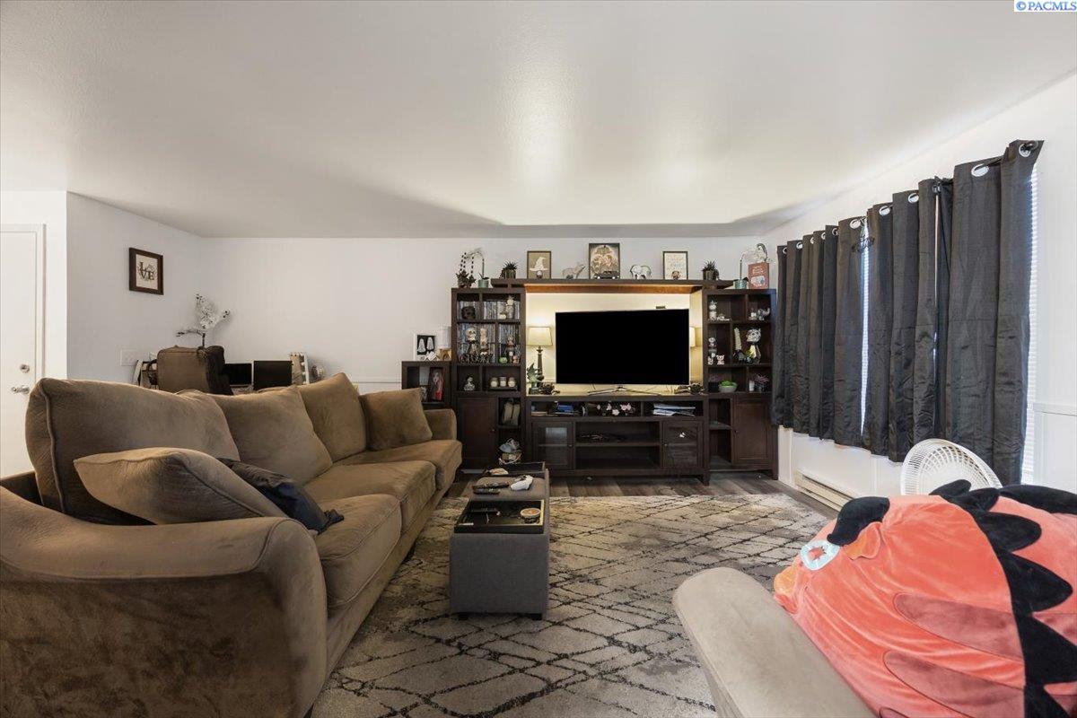 Homes for sale in Kennewick, WA | 3121 W Hood Ave, Kennewick, WA 99336 | MLS# 285040