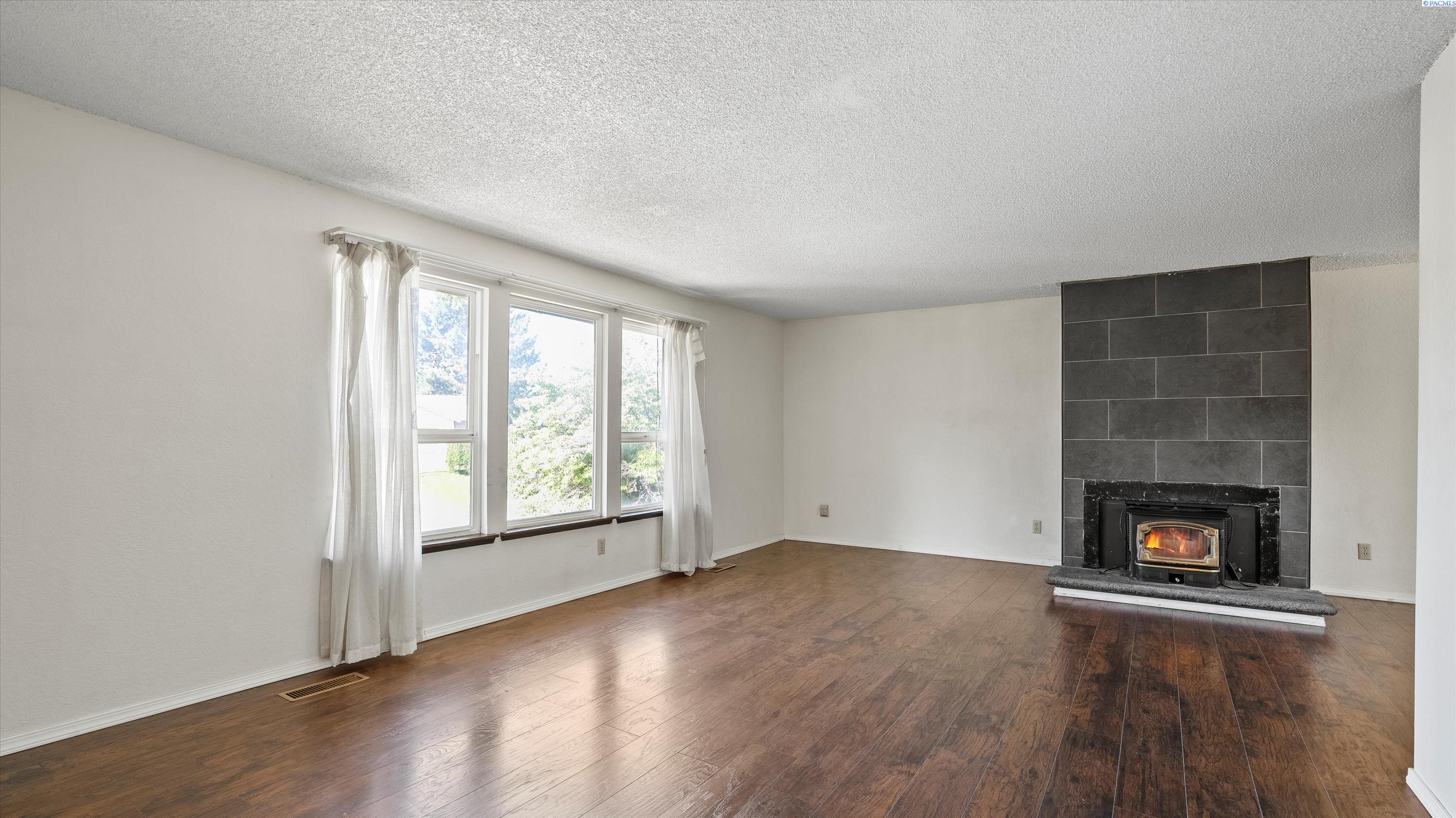 Homes for sale in Kennewick, WA | 2402 W 16Th Ave, Kennewick, WA 99337 | MLS# 285469