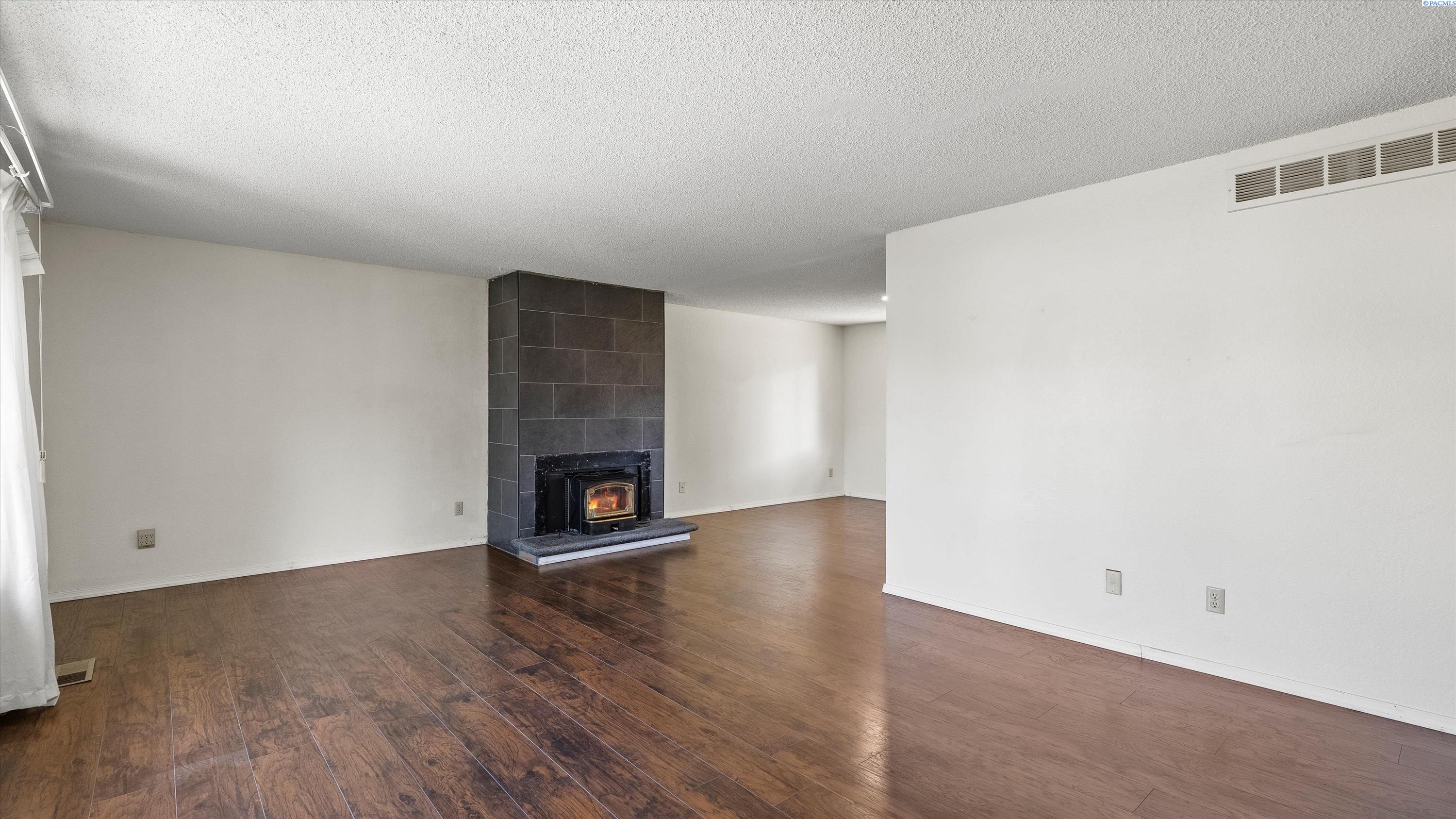 Homes for sale in Kennewick, WA | 2402 W 16Th Ave, Kennewick, WA 99337 | MLS# 285469