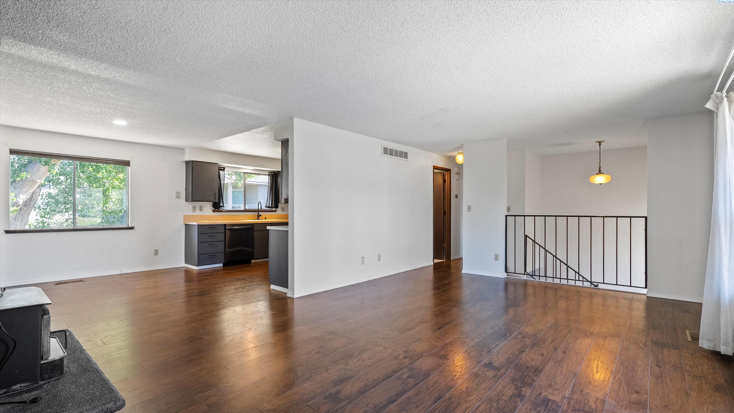 Homes for sale in Kennewick, WA | 2402 W 16Th Ave, Kennewick, WA 99337 | MLS# 285469