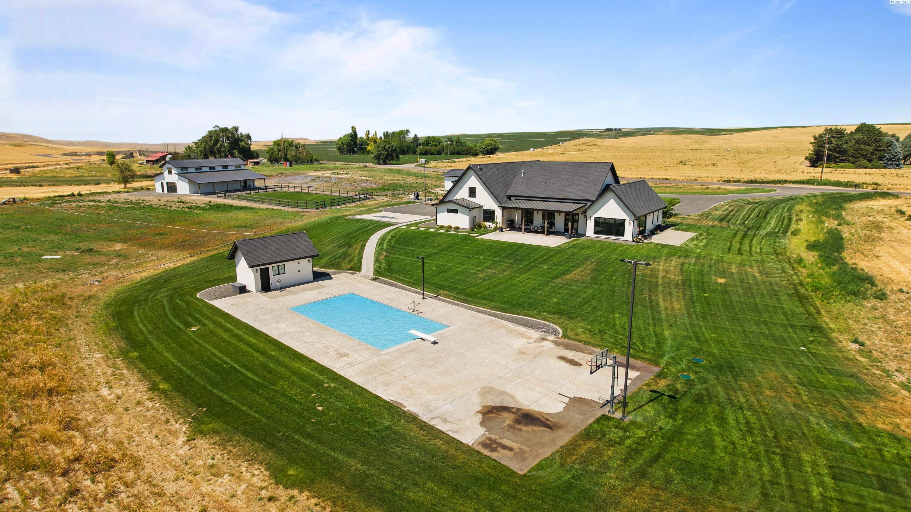 Homes for sale in Touchet, WA | 2617 Byrnes Rd, Touchet, WA 99360 | MLS# 285697