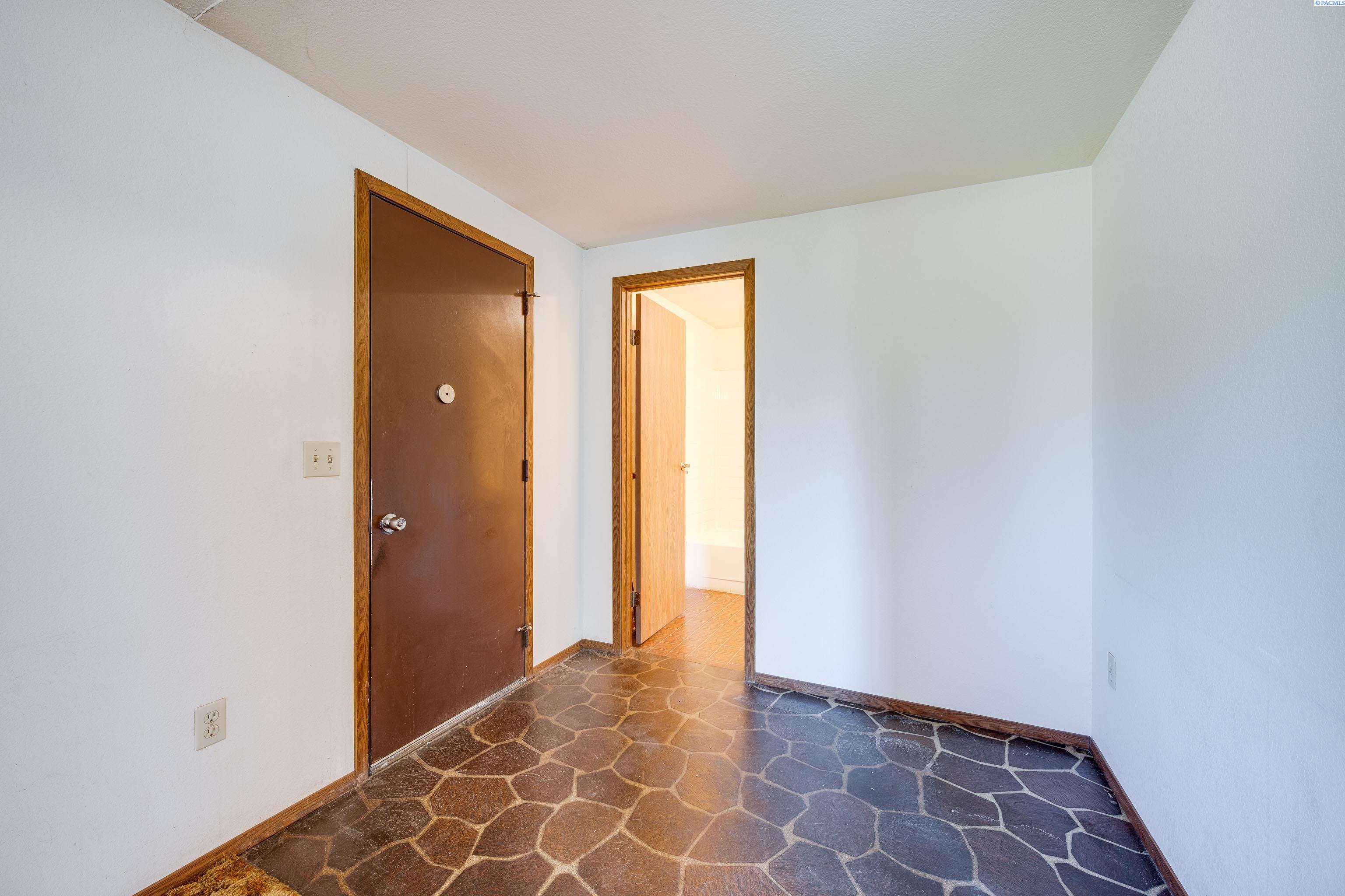 Homes for sale in Oakesdale, WA | 33351 Sr 27, Oakesdale, WA 99158 | MLS# 285712