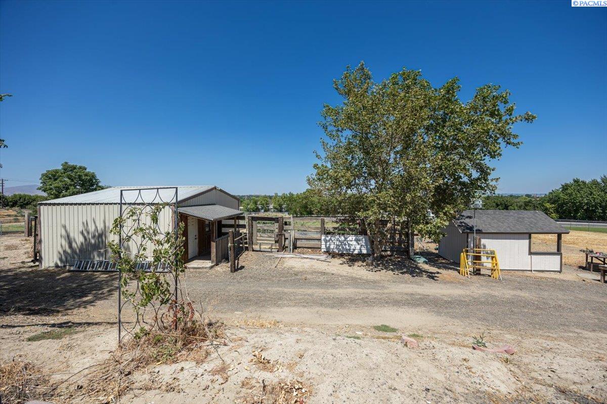 Homes for sale in Richland, WA | 28509 N Dallas Rd, Richland, WA 99352 | MLS# 285981