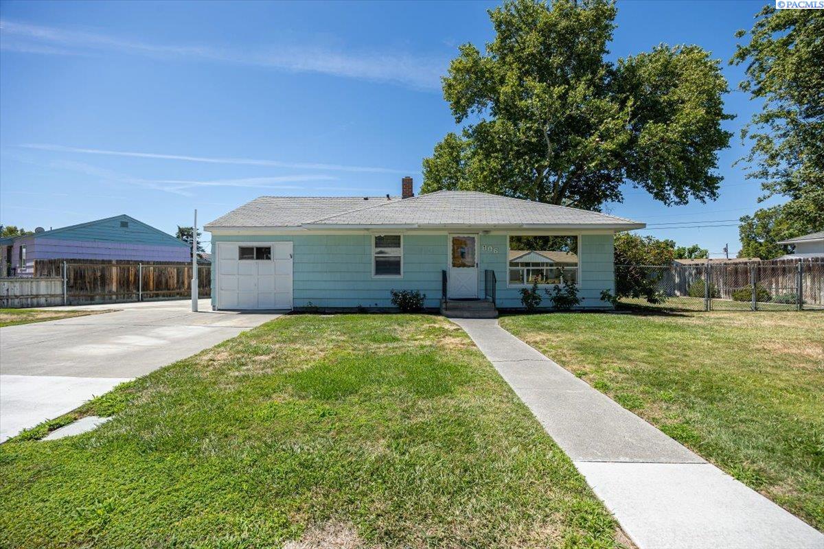 Homes for sale in Kennewick, WA | 806 S Fruitland, Kennewick, WA 99336 | MLS# 286185