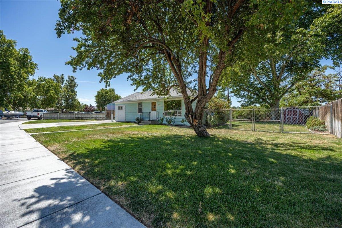 Homes for sale in Kennewick, WA | 806 S Fruitland, Kennewick, WA 99336 | MLS# 286185