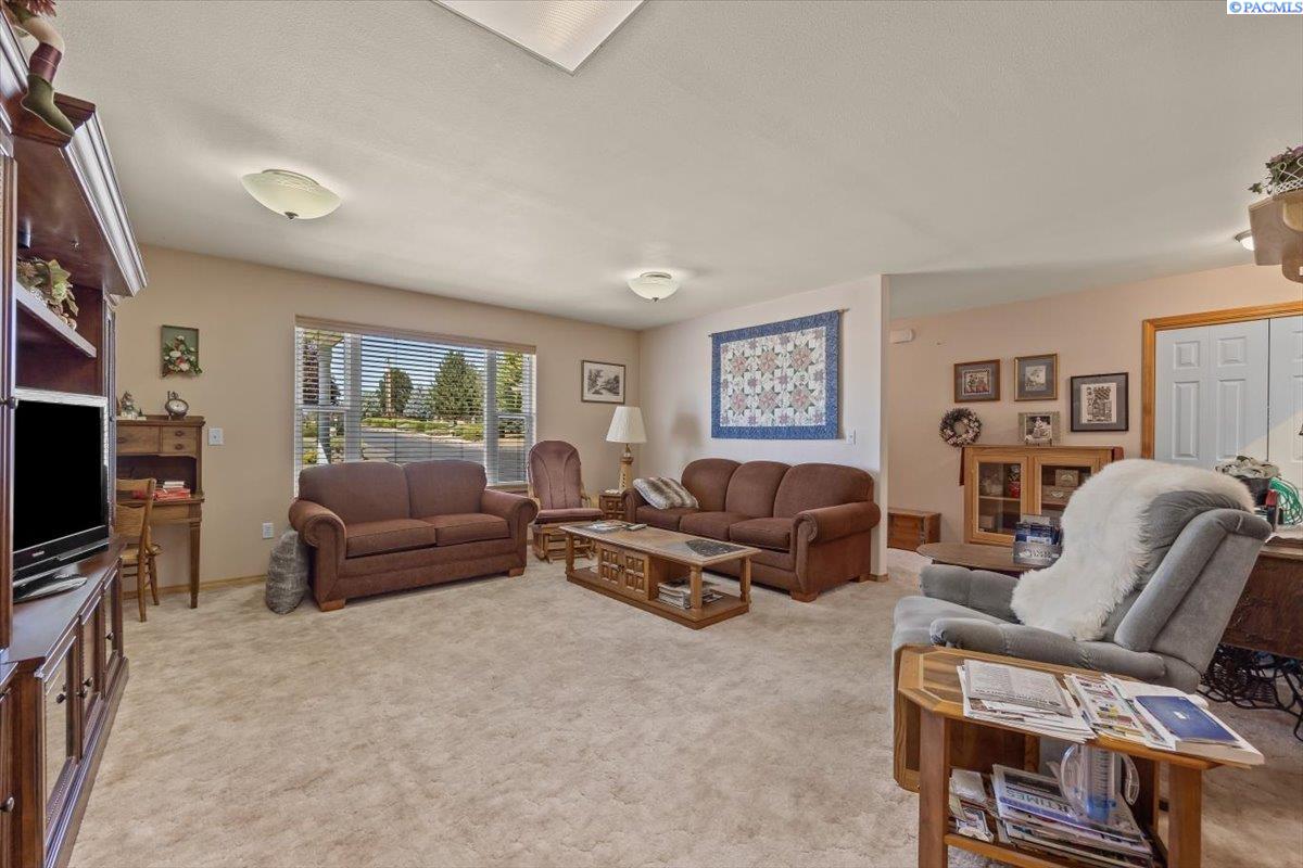 Homes for sale in Prosser, WA | 157201 W North River Rd, Prosser, WA 99350 | MLS# 286471