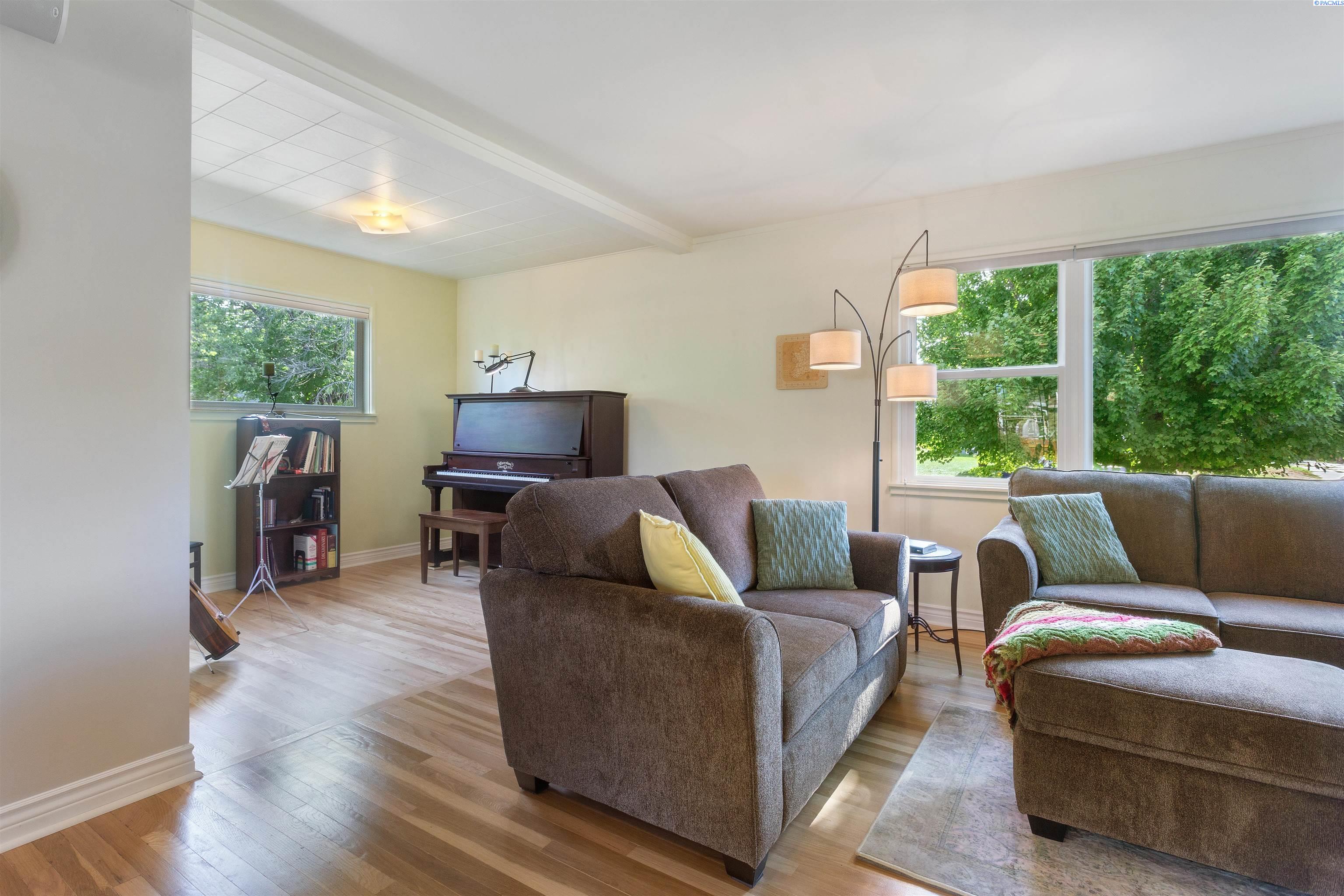 Homes for sale in Richland, WA | 1947 Hetrick, Richland, WA 99354 | MLS# 286522