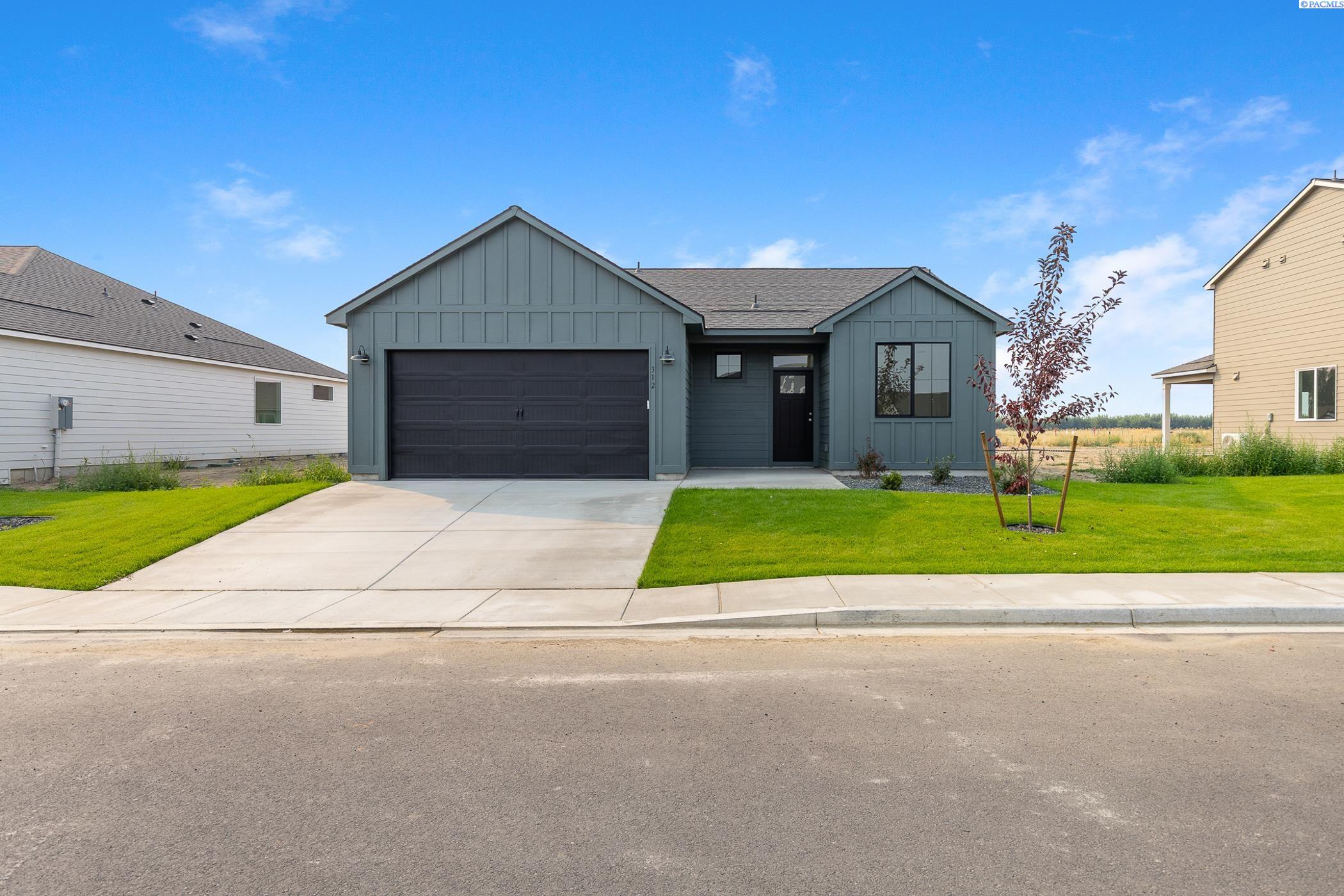 Homes for sale in Grandview, WA | 312 Amberly Ave, Grandview, WA 98930 | MLS# 286534