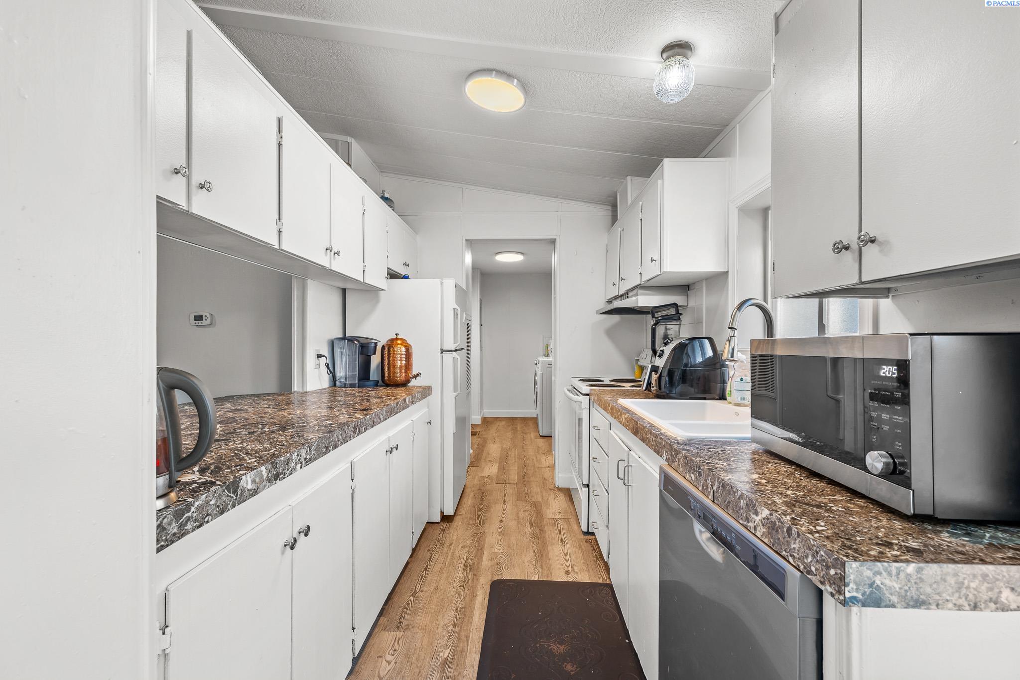 Homes for sale in West Richland, WA | 8 Royal Crest Loop, West Richland, WA 99353 | MLS# 286915