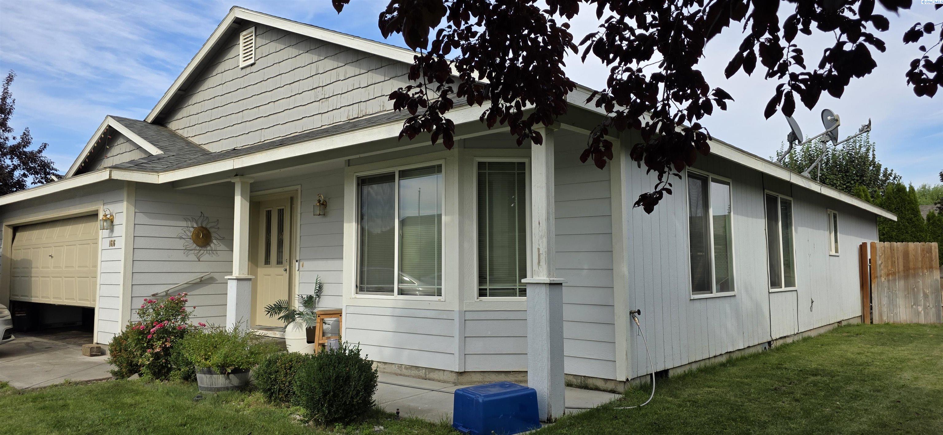 Homes for sale in Sunnyside, WA | 1616 Bountiful Ave, Sunnyside, WA 98944 | MLS# 287347