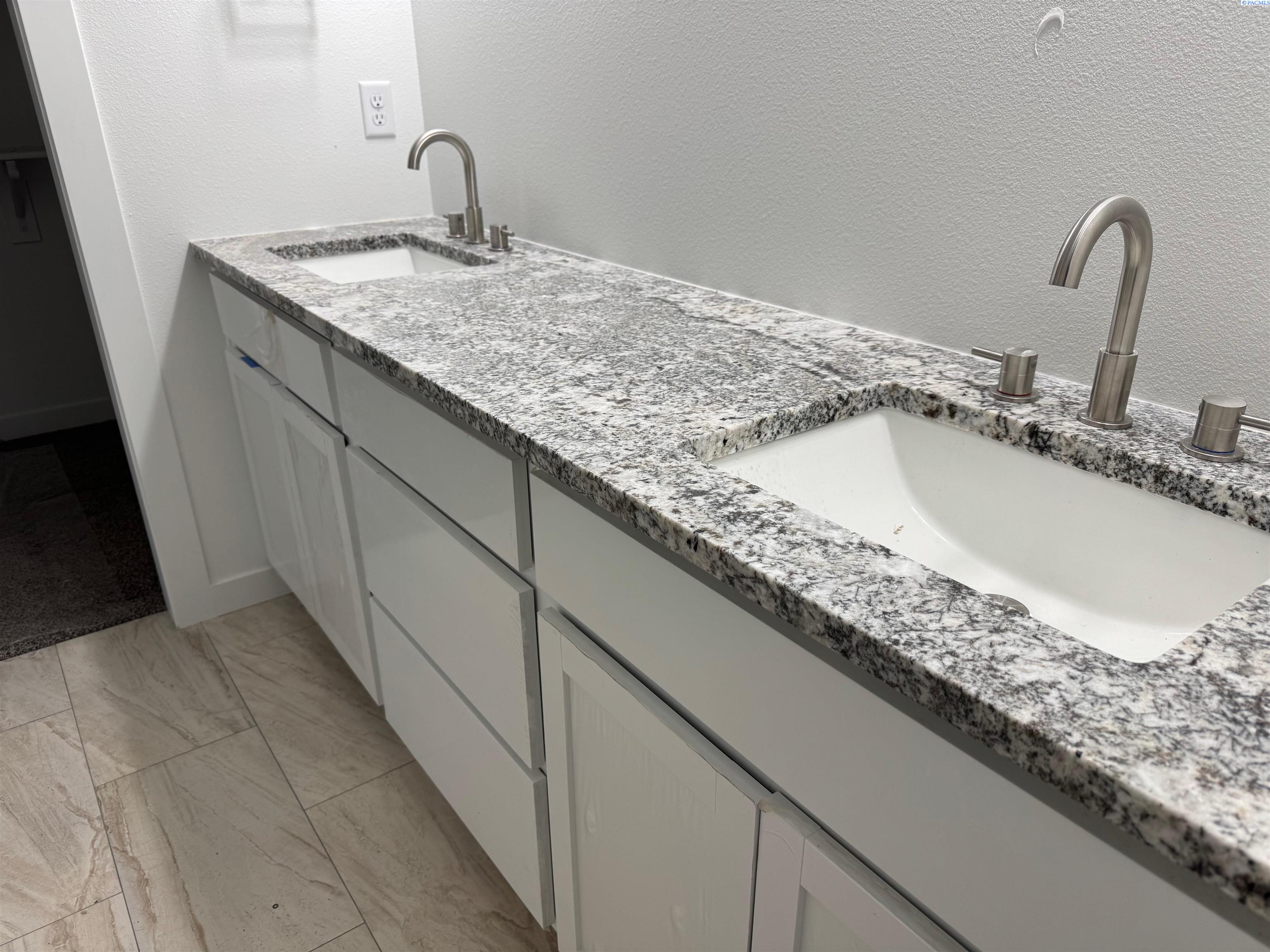 Homes for sale in Kennewick, WA | 10015 W 15Th Pl, Kennewick, WA 99338 | MLS# 287428