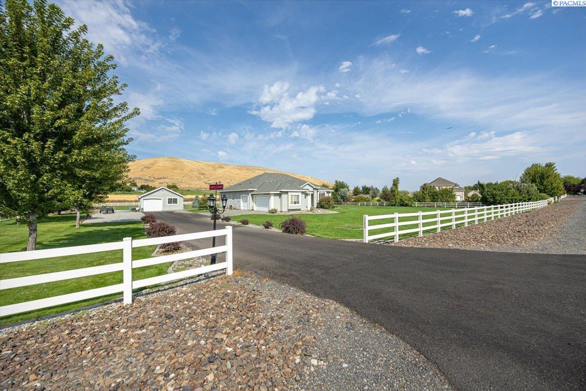 Homes for sale in Kennewick, WA | 78604 E Canyon Meadow Dr, Kennewick, WA 99338 | MLS# 287461