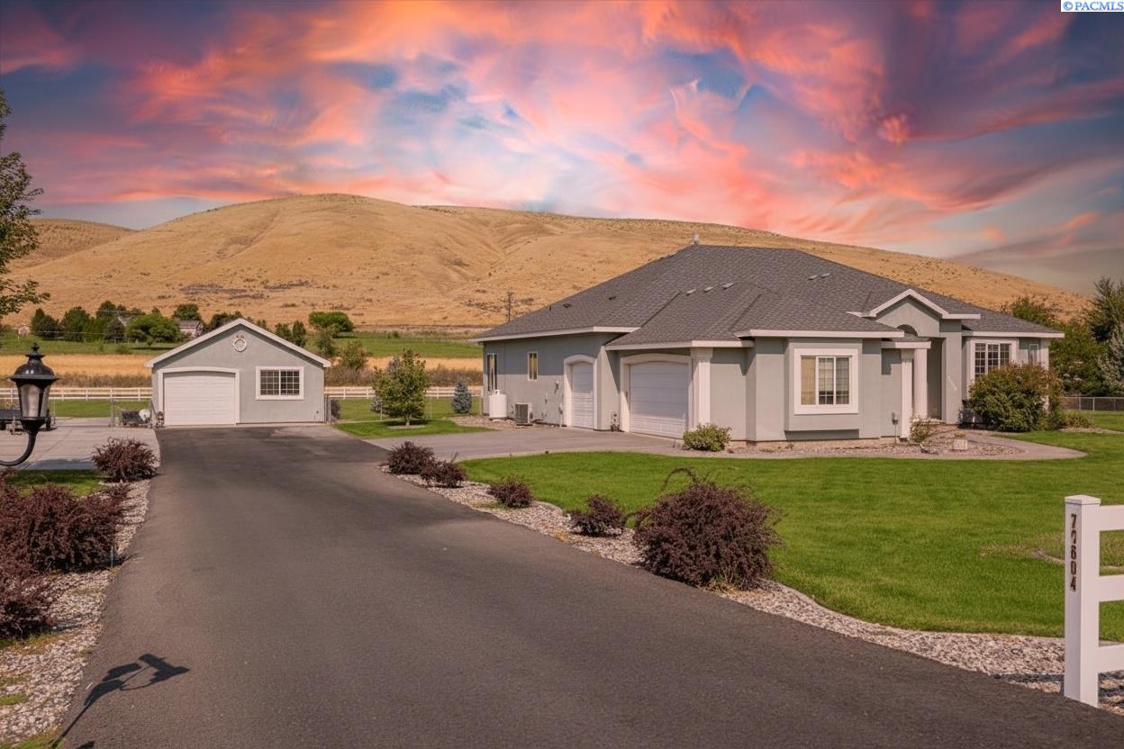 Homes for sale in Kennewick, WA | 78604 E Canyon Meadow Dr, Kennewick, WA 99338 | MLS# 287461