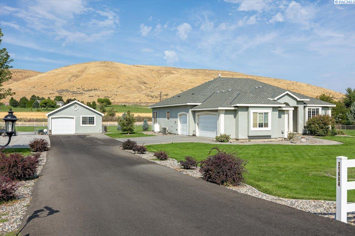 Homes for sale in Kennewick, WA | 78604 E Canyon Meadow Dr, Kennewick, WA 99338 | MLS# 287461
