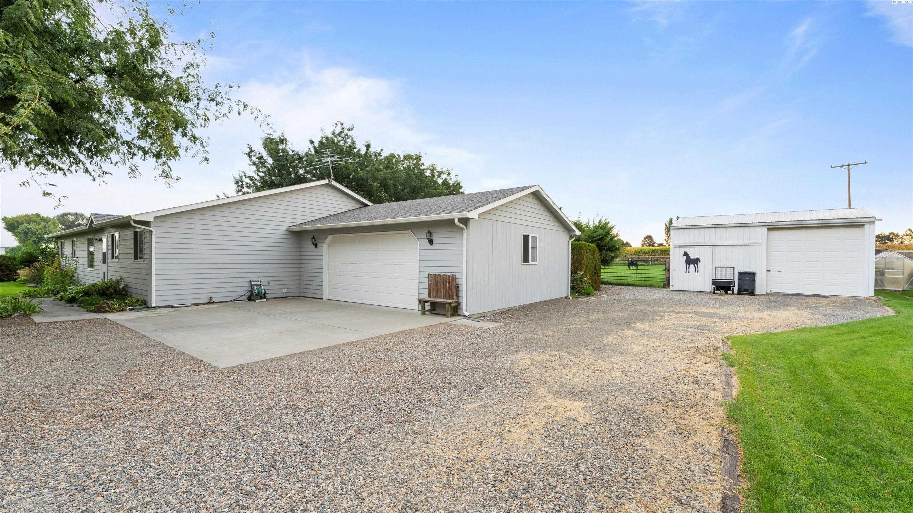 Homes for sale in Burbank, WA | 981 W Sunset Dr, Burbank, WA 99323 | MLS# 287510