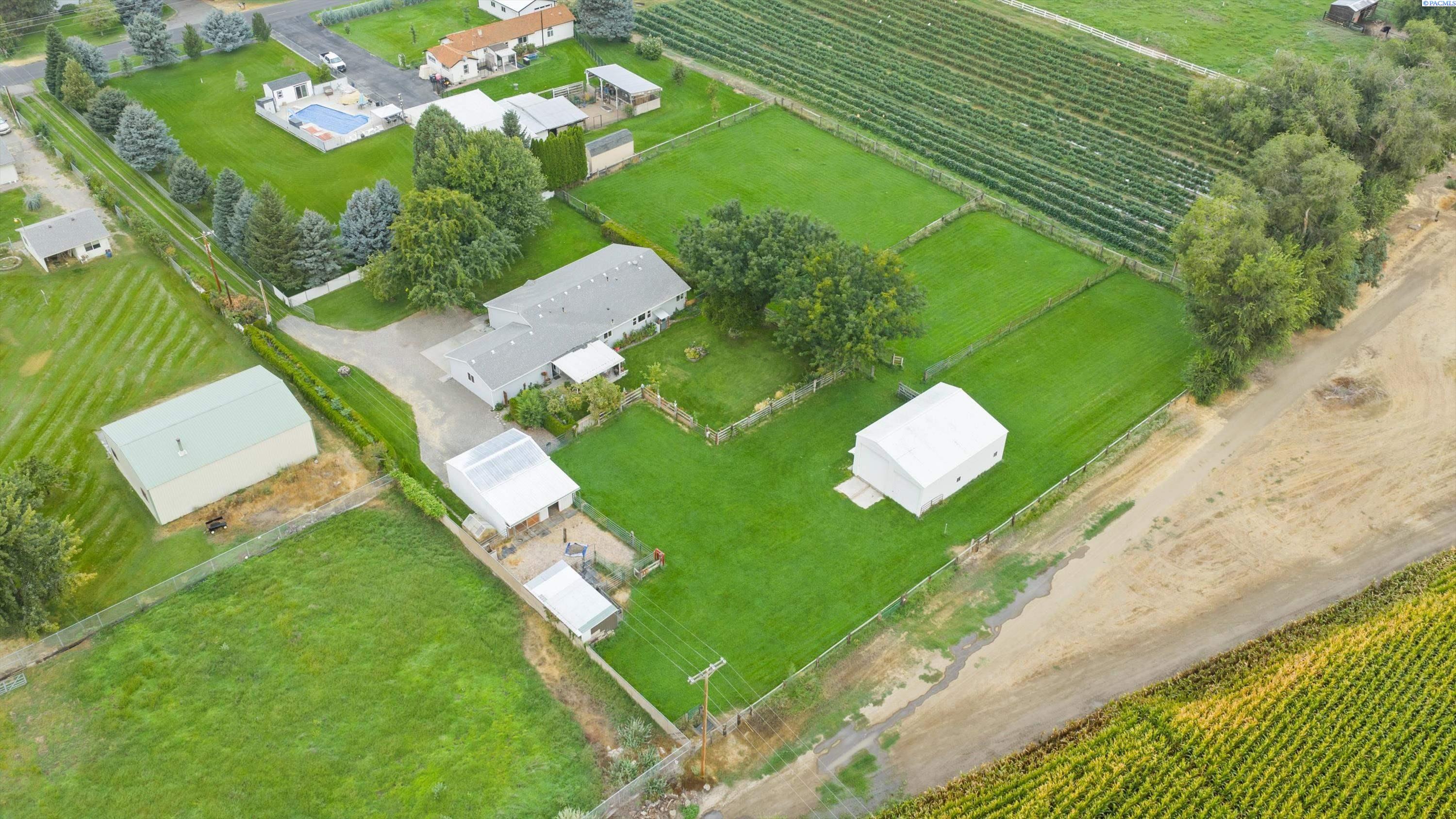 Homes for sale in Burbank, WA | 981 W Sunset Dr, Burbank, WA 99323 | MLS# 287510