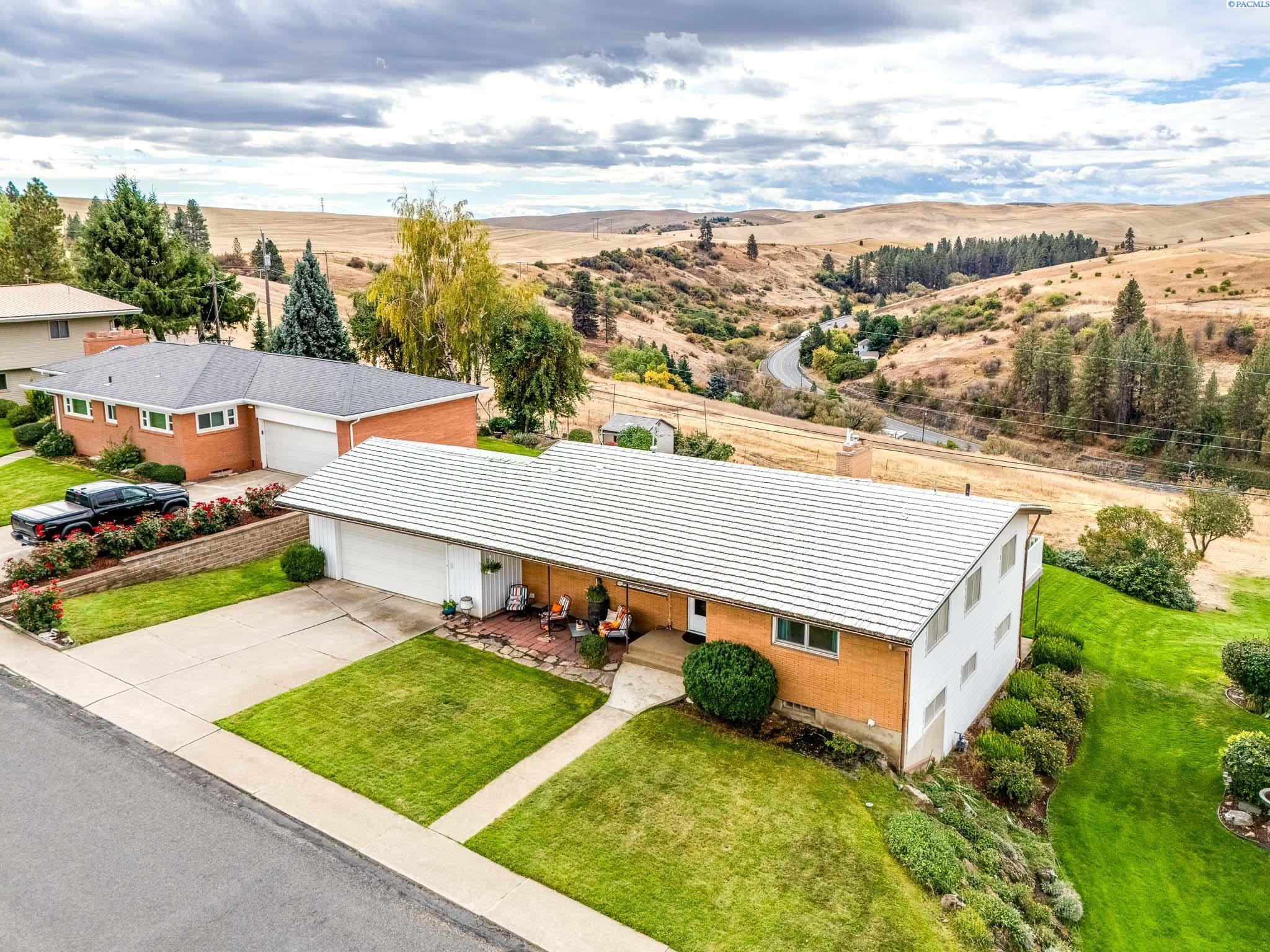 Homes for sale in Colfax, WA | 702 E Southview Ave, Colfax, WA 99111 | MLS# 287946