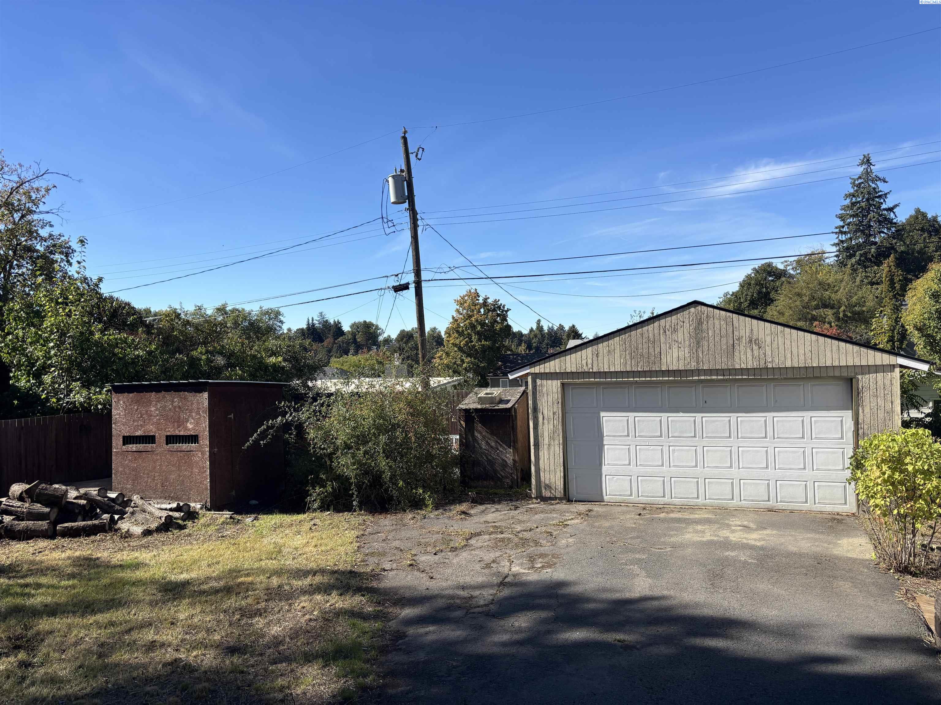 Homes for sale in Pullman, WA | 1155 Ne Lybecker Road, Pullman, WA 99163 | MLS# 288039