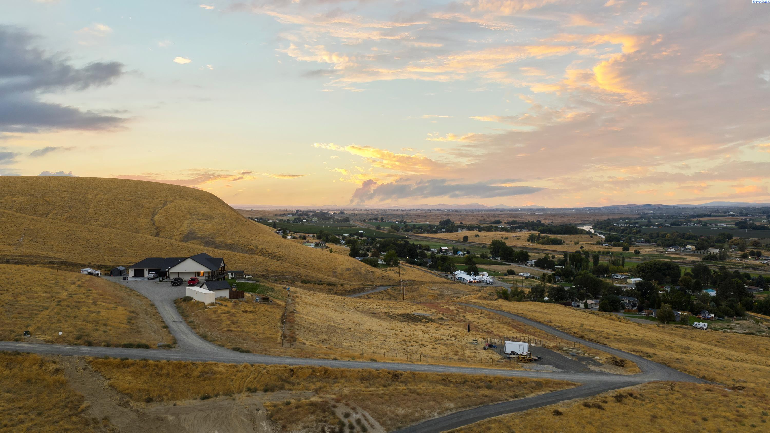 Homes for sale in Prosser, WA | 24168 S 242 Pr Sw, Prosser, WA 99350 | MLS# 288287