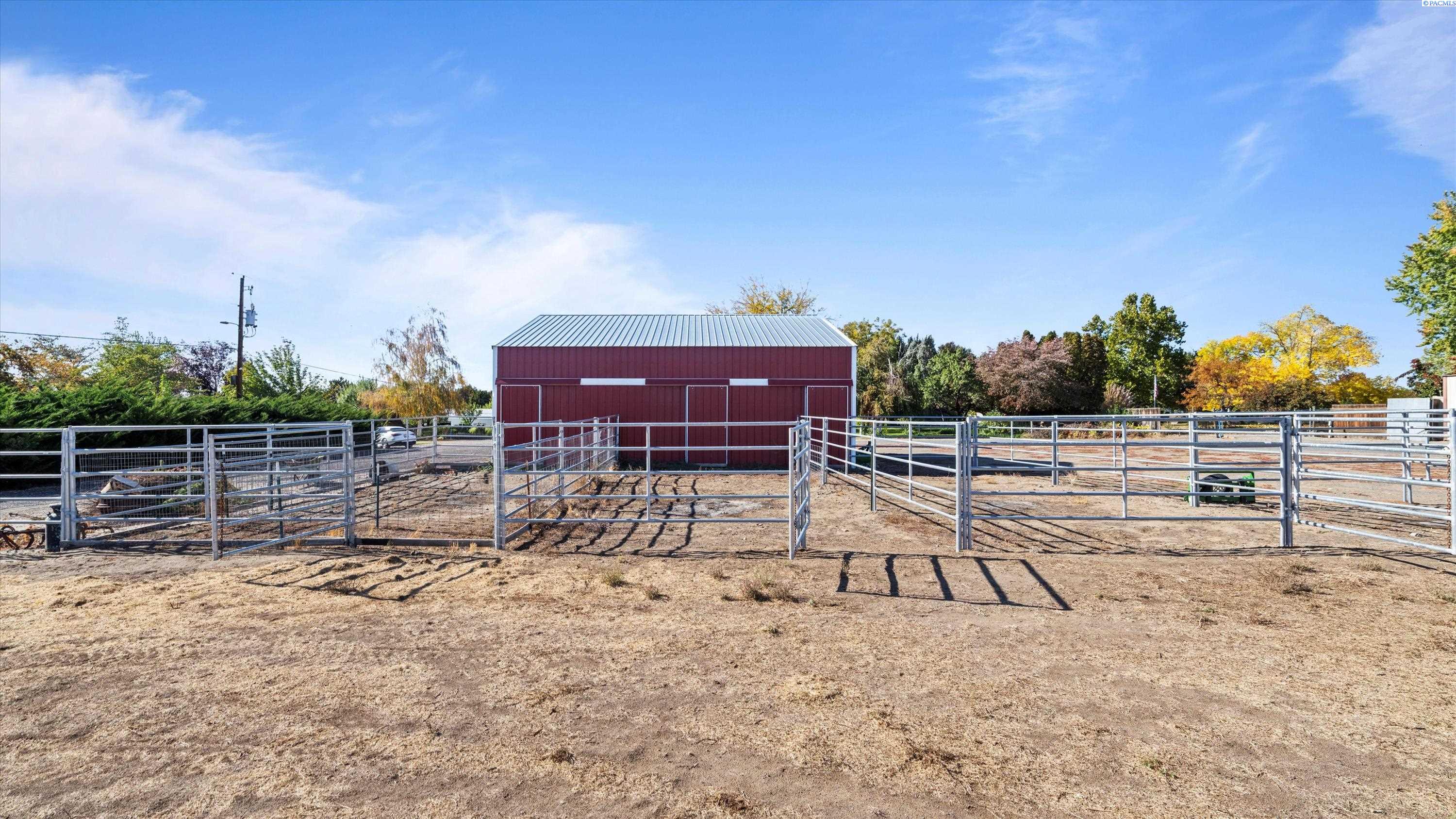 Homes for sale in Burbank, WA | 334 Tuttle Ln, Burbank, WA 99323 | MLS# 288348