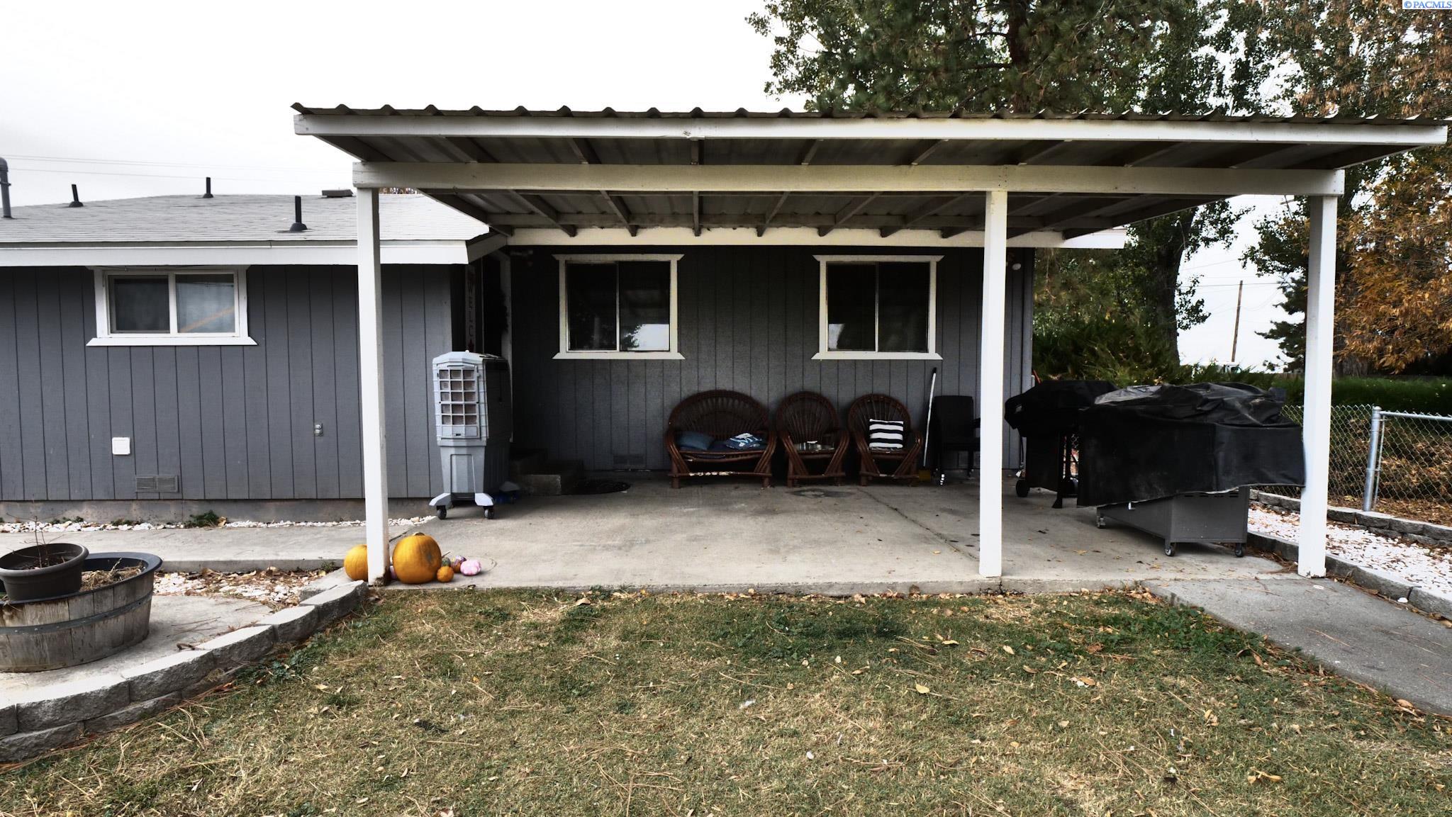 Homes for sale in Sunnyside, WA | 4200 Sunnyside Mabton Rd, Sunnyside, WA 98944 | MLS# 288515