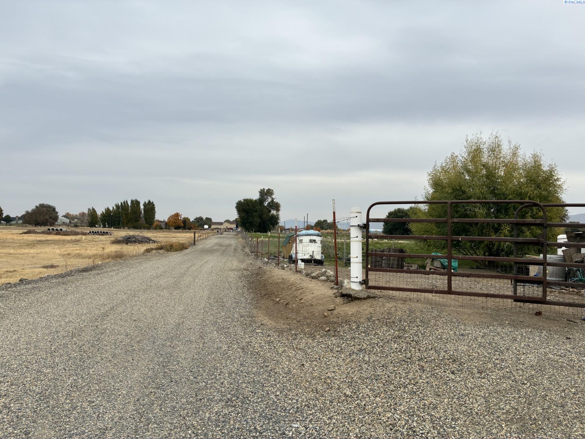 Homes for sale in Grandview, WA | 7802 Hicks Road, Grandview, WA 98930 | MLS# 288599