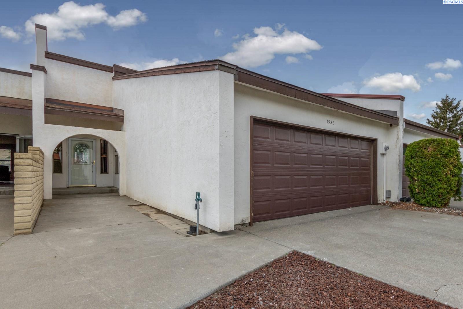 Homes for sale in Richland, WA | 1923 Meadows Dr N, Richland, WA 99352 | MLS# 289065