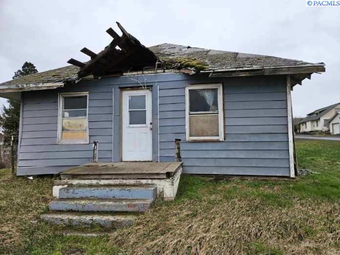 Homes for sale in La Crosse, WA | 511 S Crystal Ave, La Crosse, WA 99143 | MLS# 289269