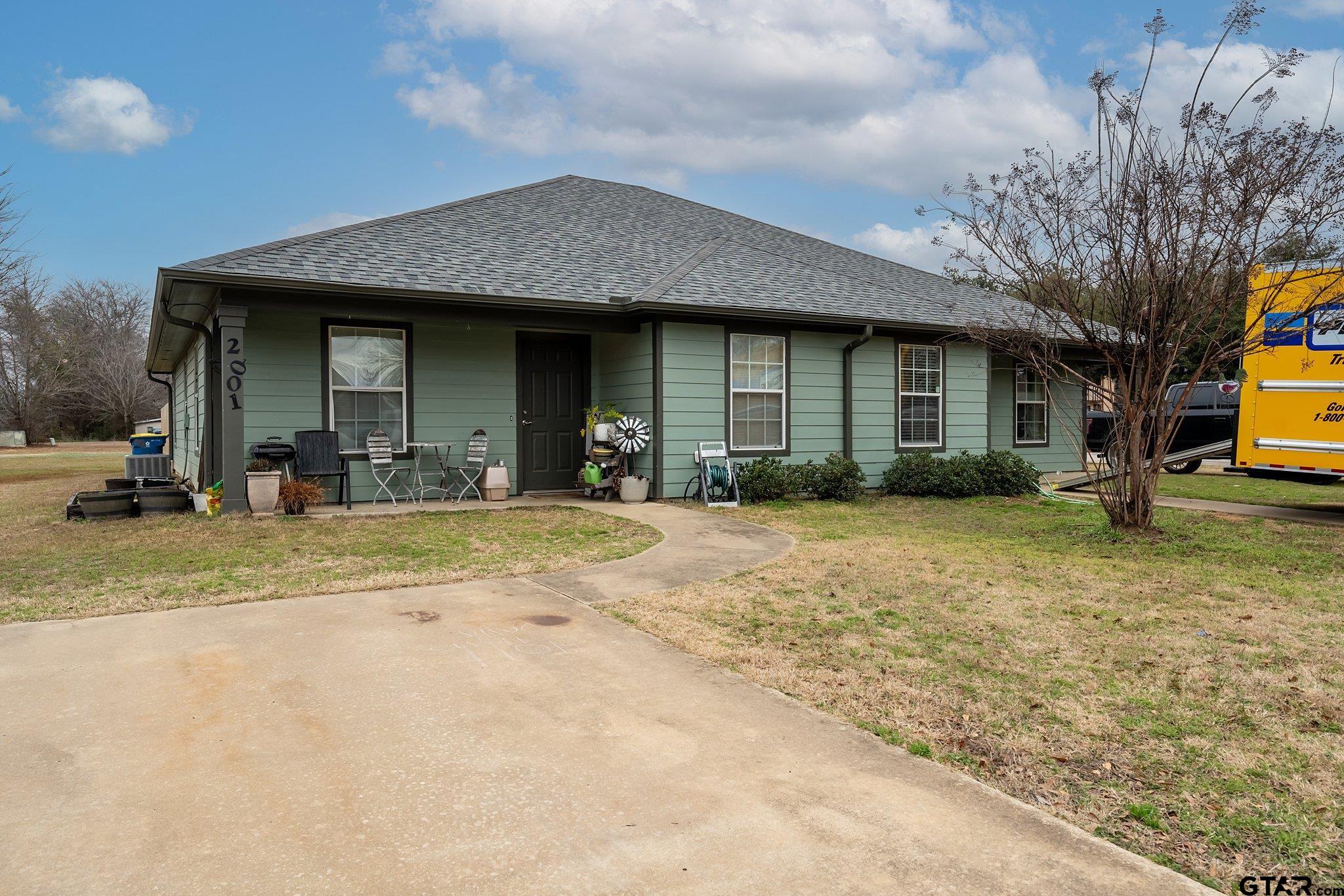 2001 & 1907 Meadowgreen, Kilgore, Texas 75662, ,Duplex,For Sale,Meadowgreen,24002480