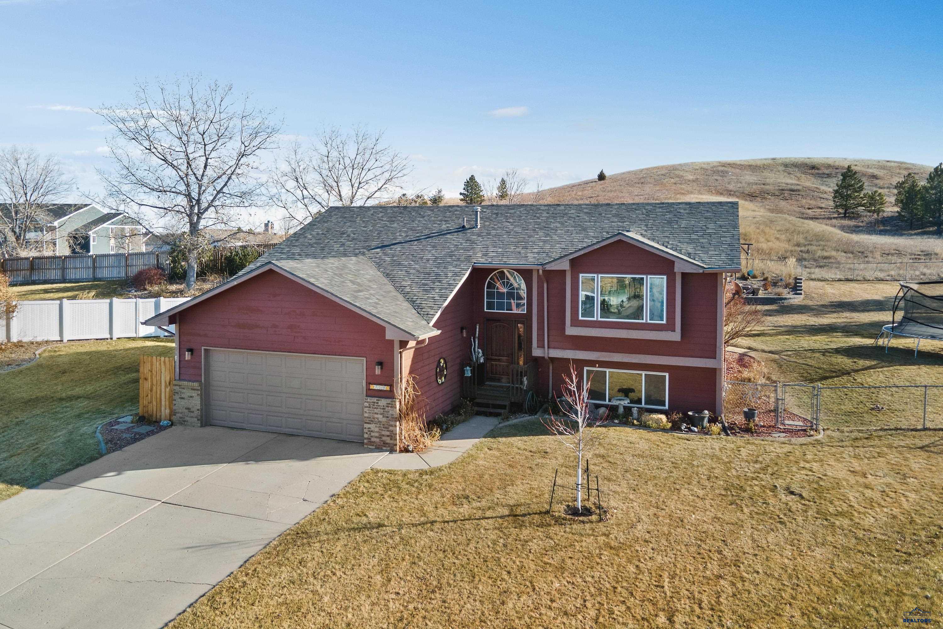 For Sale 709 Hillshire Ct, Rapid City, SD 57701 4 Beds / 2 Full
