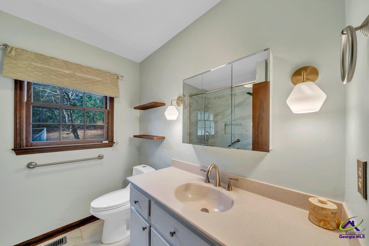 107 Oak Lake