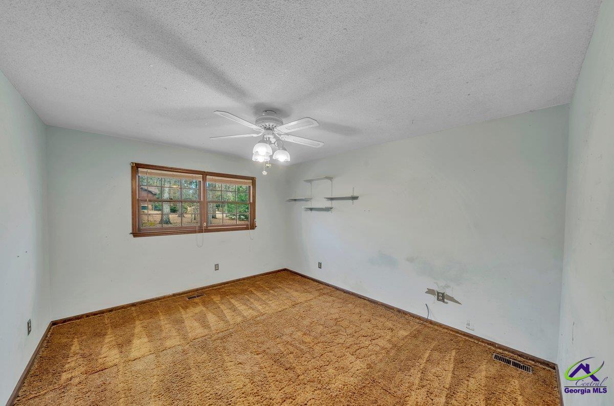 107 Oak Lake