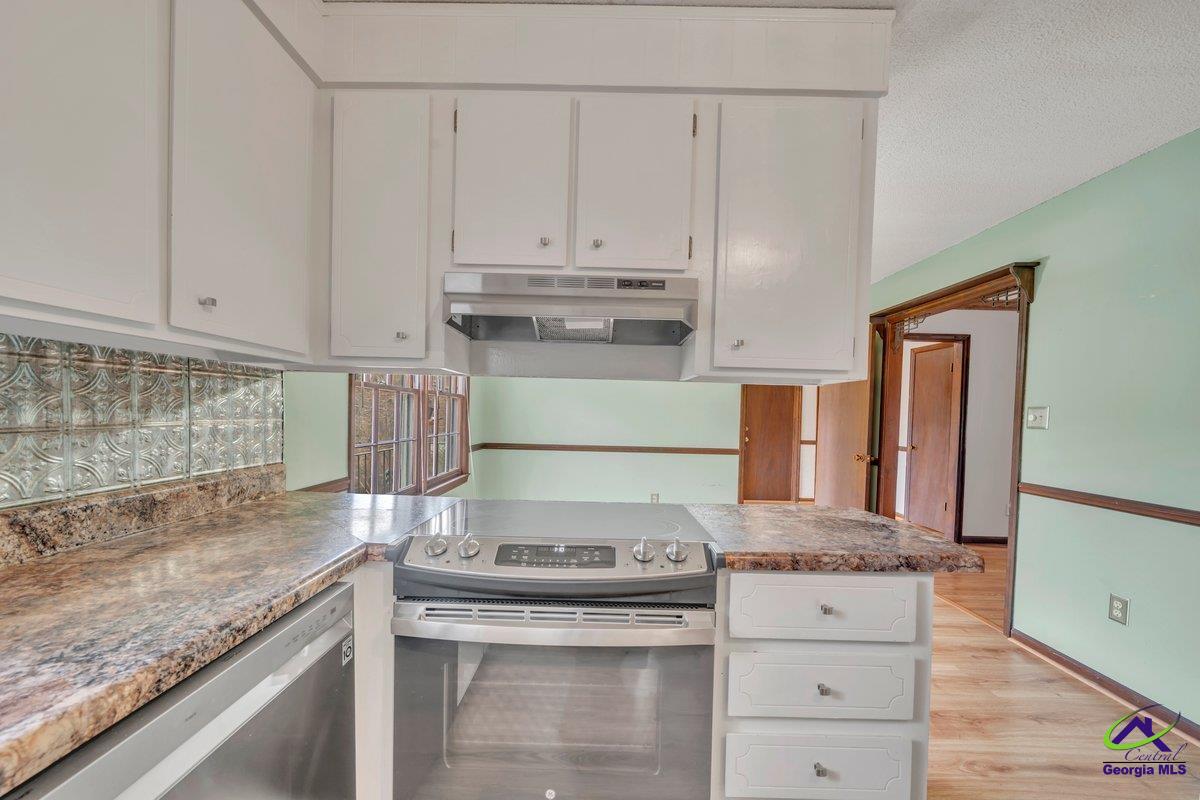 107 Oak Lake