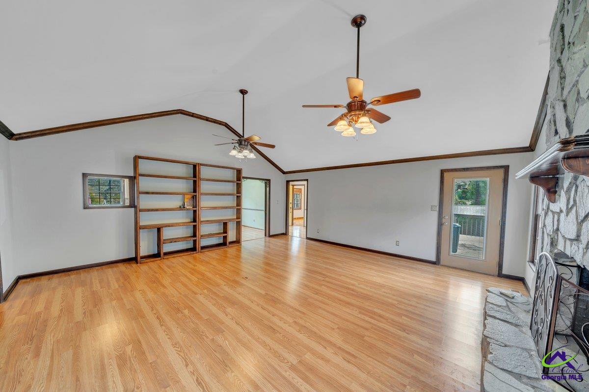 107 Oak Lake