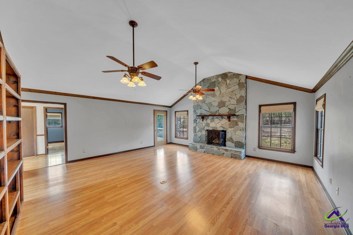 107 Oak Lake