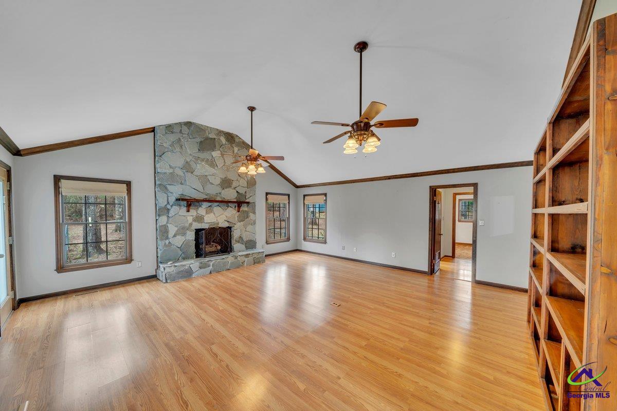 107 Oak Lake