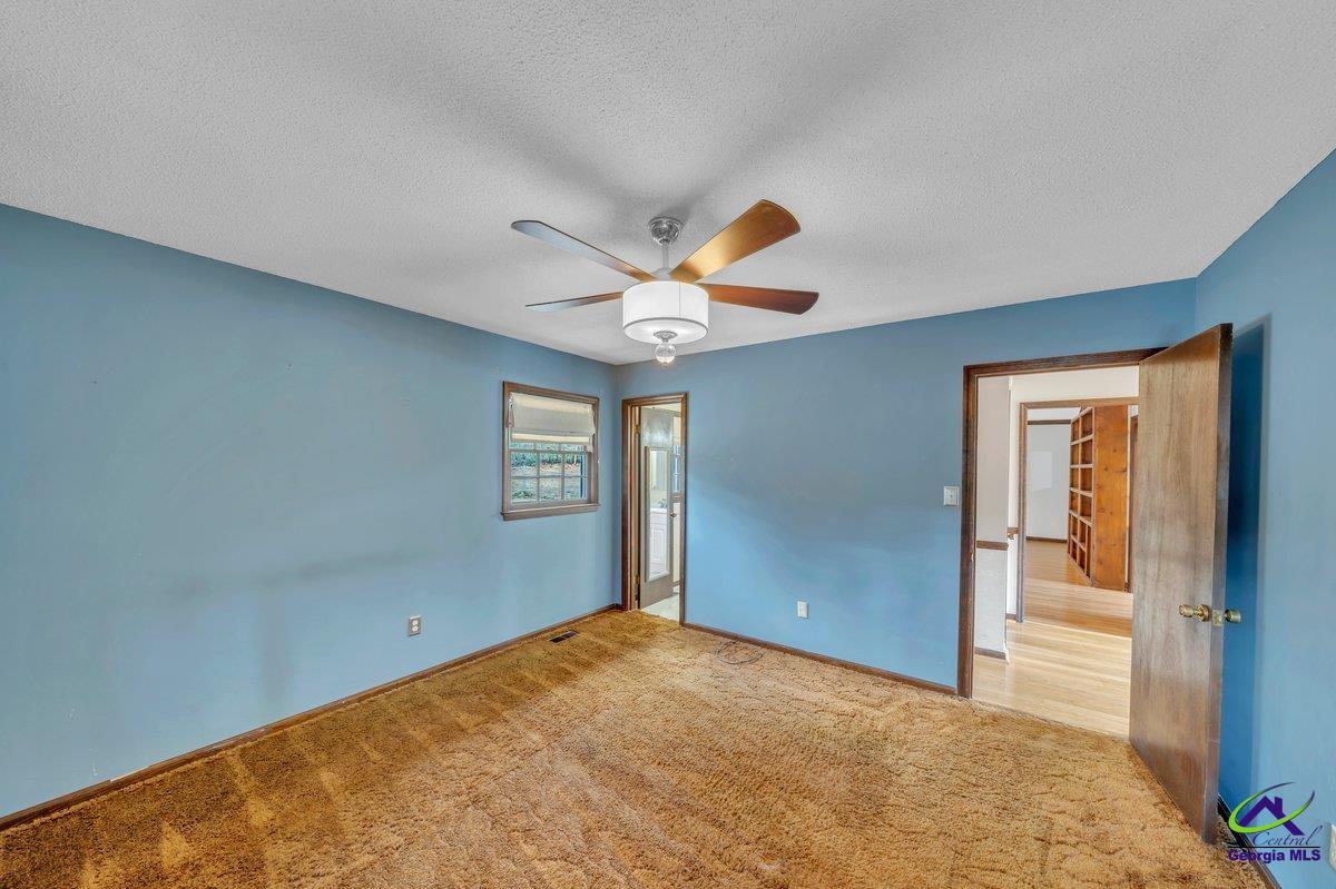 107 Oak Lake