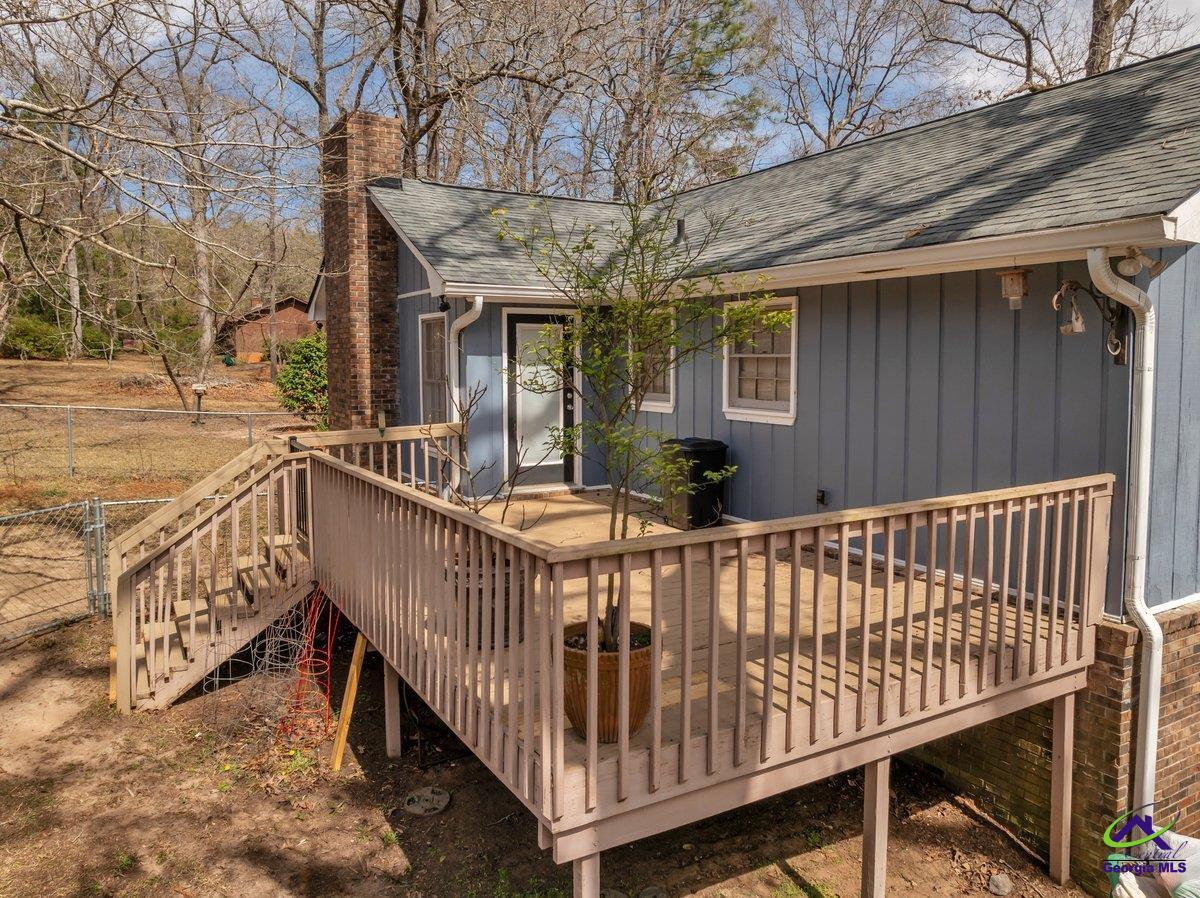 107 Oak Lake
