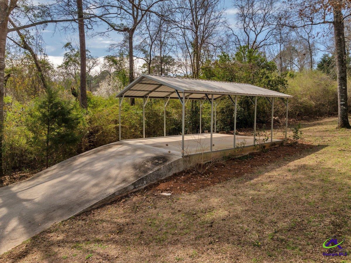 107 Oak Lake
