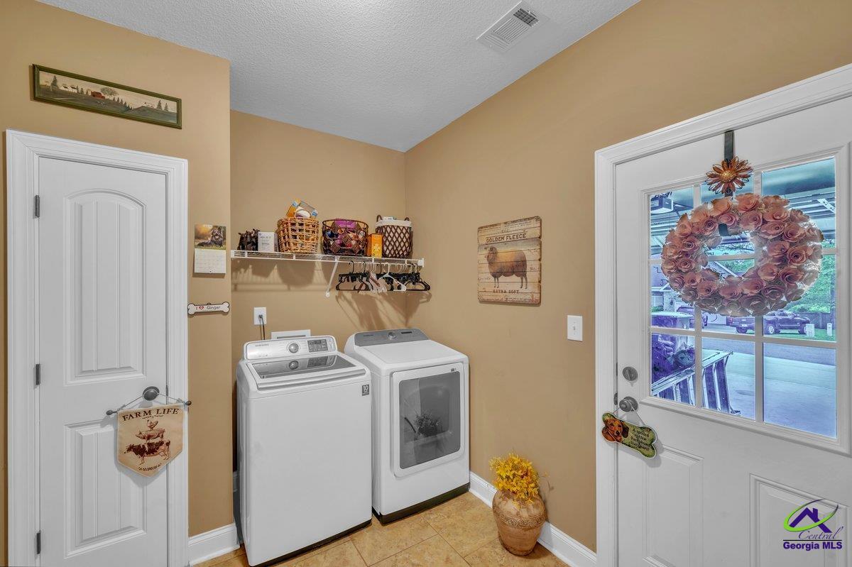 404 Hunts Landing