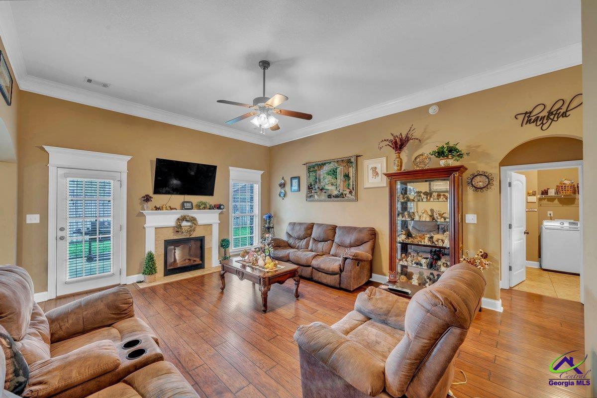 404 Hunts Landing